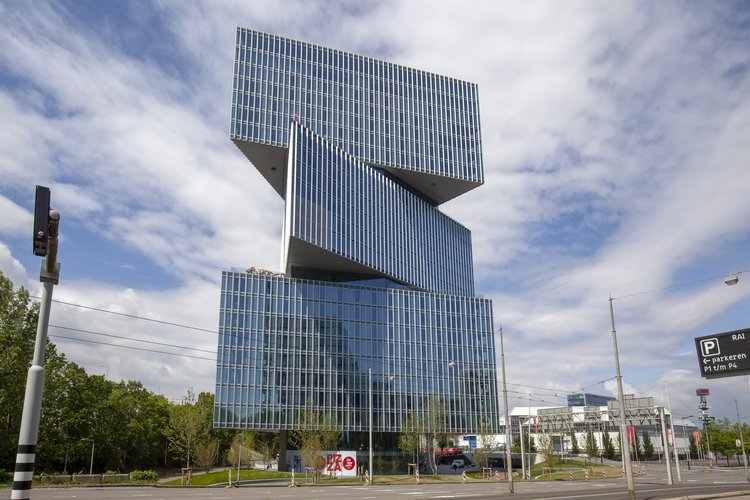 Foto van het Nhow RAI hotel in Amsterdam waar wij sinds 2020 warmte leveren.