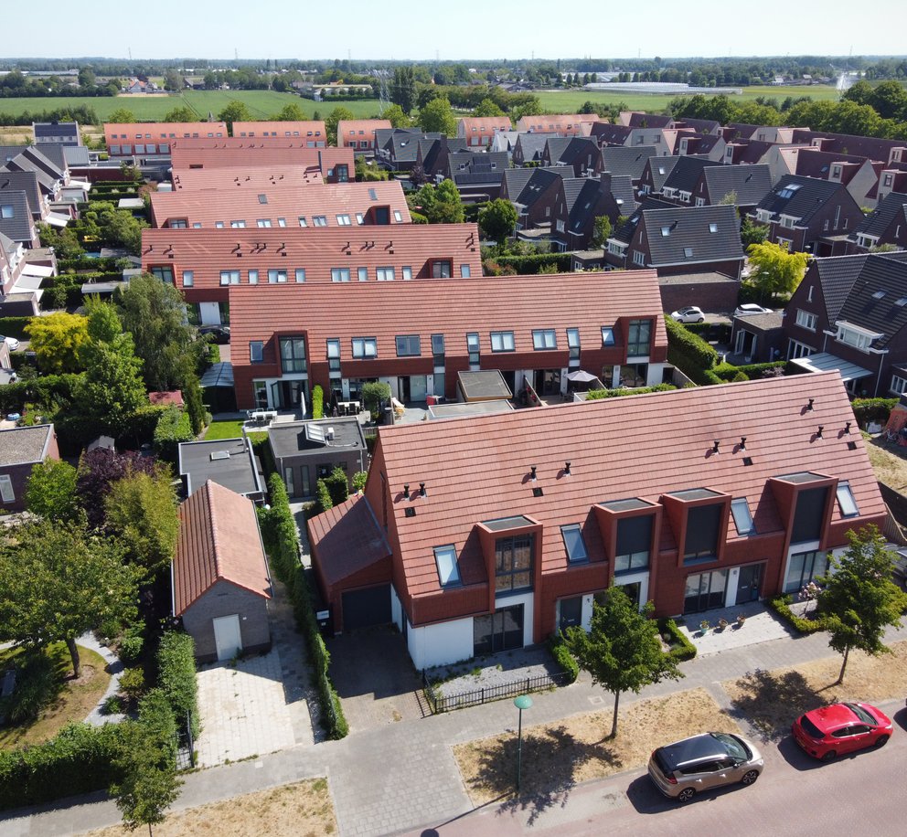 Uitzicht over project De Beljaart in Dongen met eengezinswoningen met oranje daken