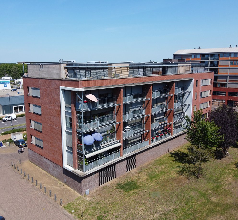 Foto van project Erdbrinkplein in Doetinchem waar een appartementencomplex is verduurzaamd in samenwerking met Energy Bridge en Corporatiewarmte.