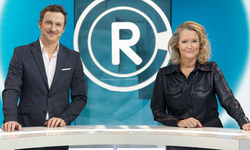 Presentatoren van uitzending Radar aan een desk